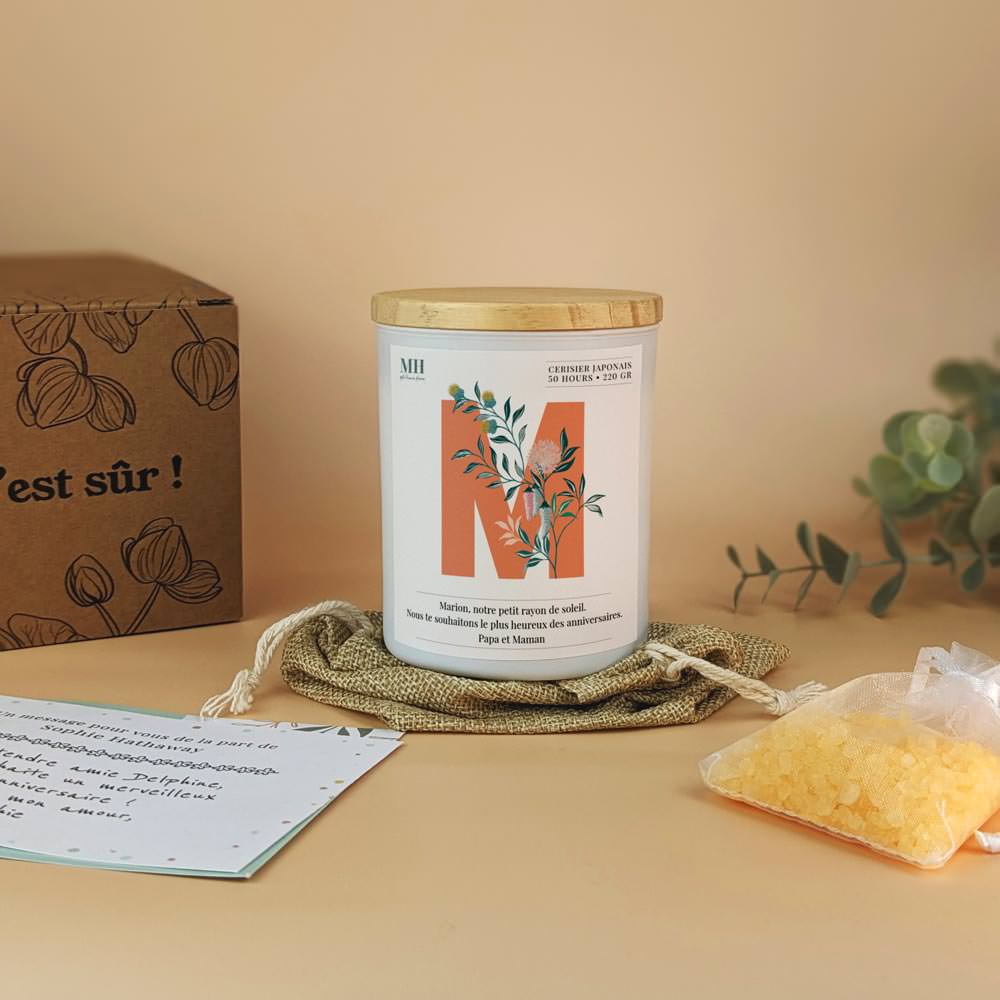 Lettre Prénom Fleurie - M - Bougie personnalisable