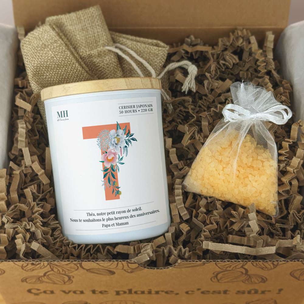 Lettre Prénom Fleurie - T - Bougie personnalisable